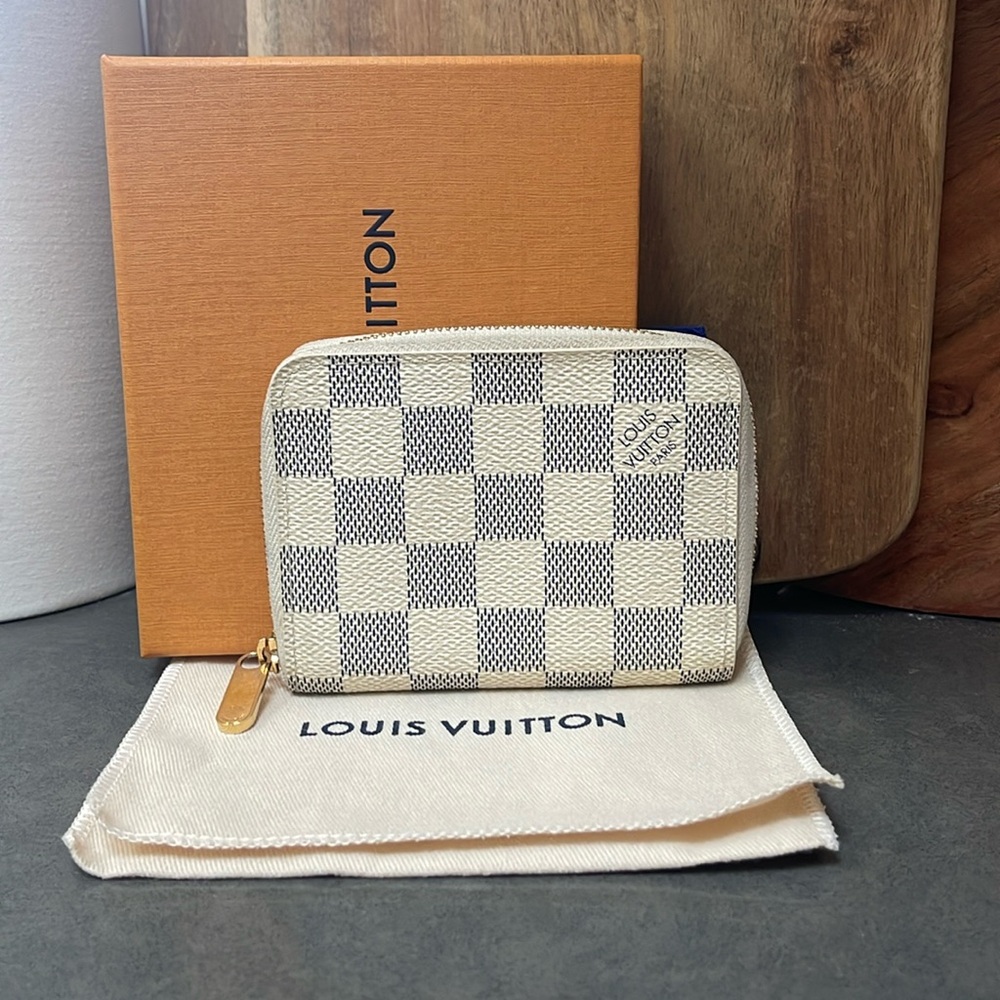 Louis Vuitton Checkered Wallet - Cream and Gray